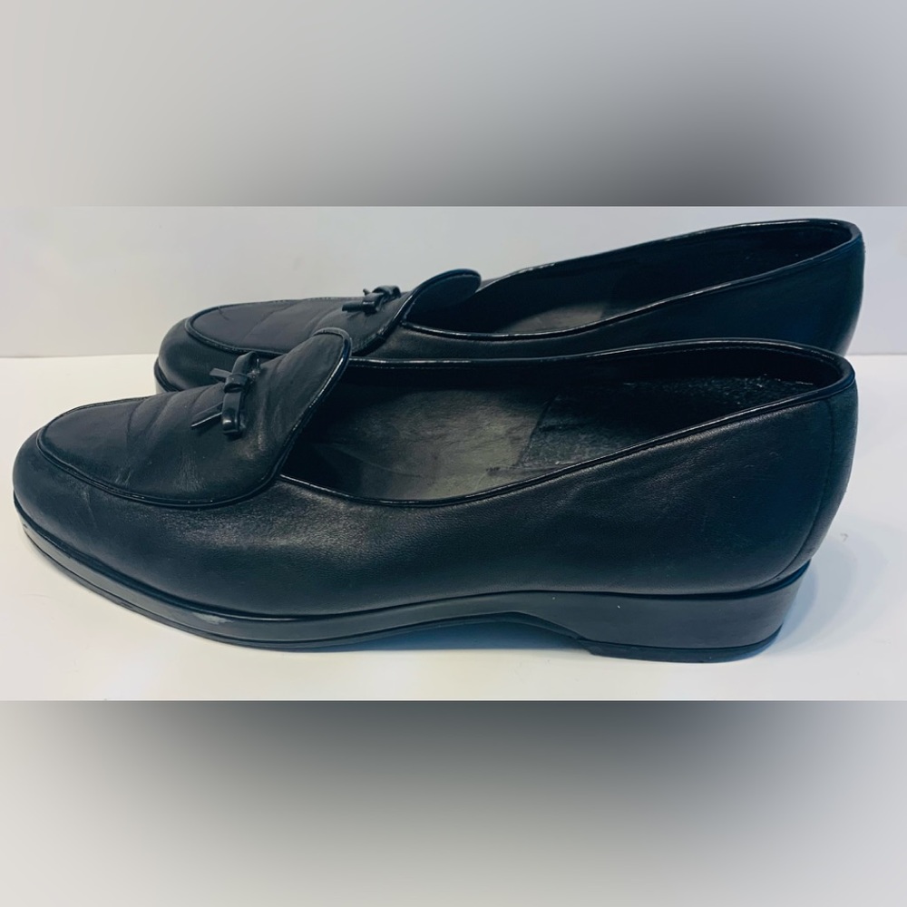 Stuart Weitzman US 8.5 Black Loafers Genuine Leather round toe
